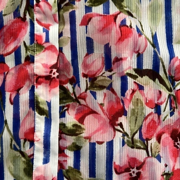Talbot Petite lightweight floral blouse size small - Picture 2 of 9